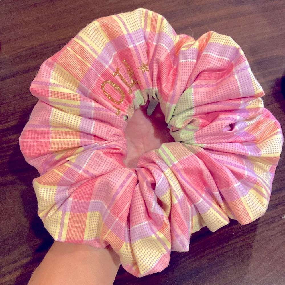 NWT LOLA•B JUMBO 7 inch scrunchie.